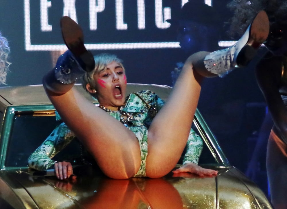 Miley cyrus nackt
 #90429492