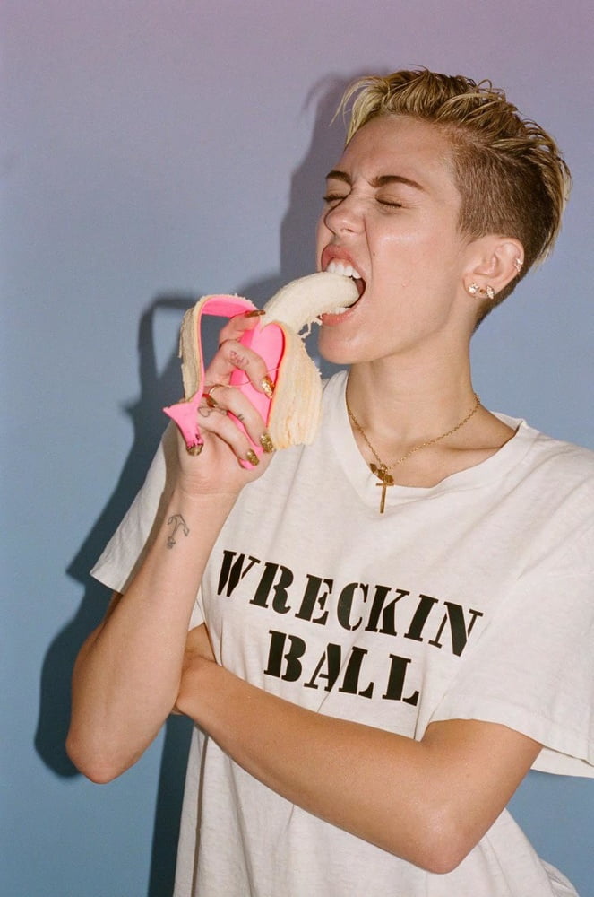 Miley cyrus nackt
 #90429585