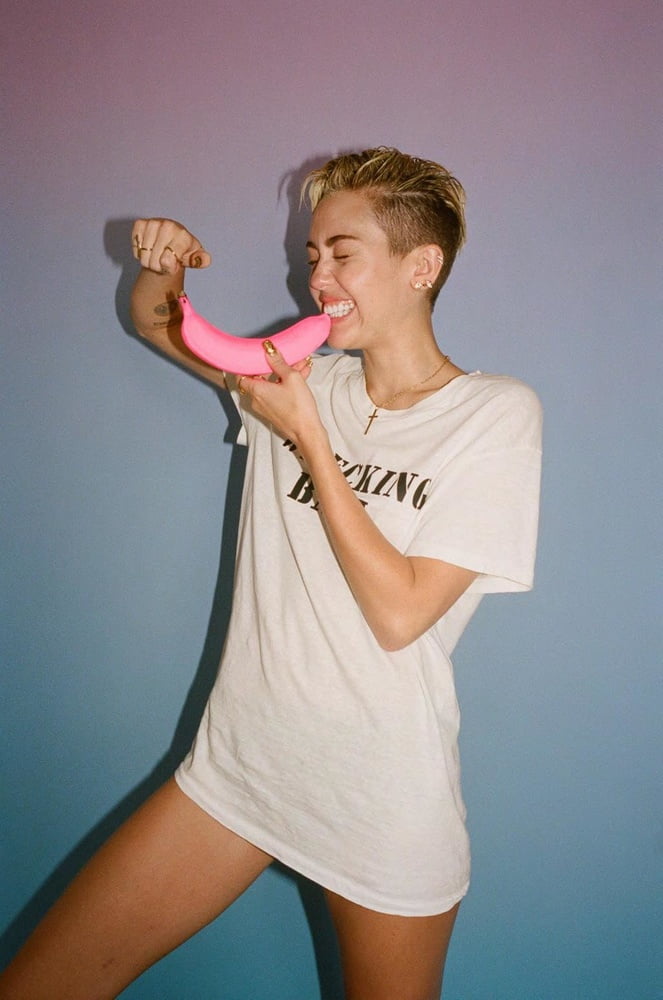 Miley Cyrus Nude #90429617