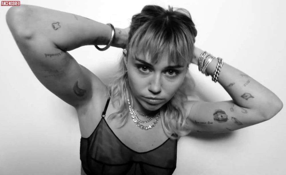 Miley Cyrus Nude #90429656