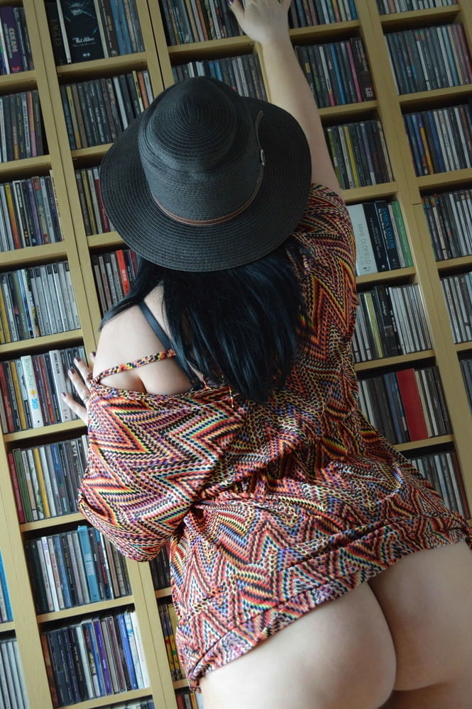 Admirando el culo 2
 #99807336