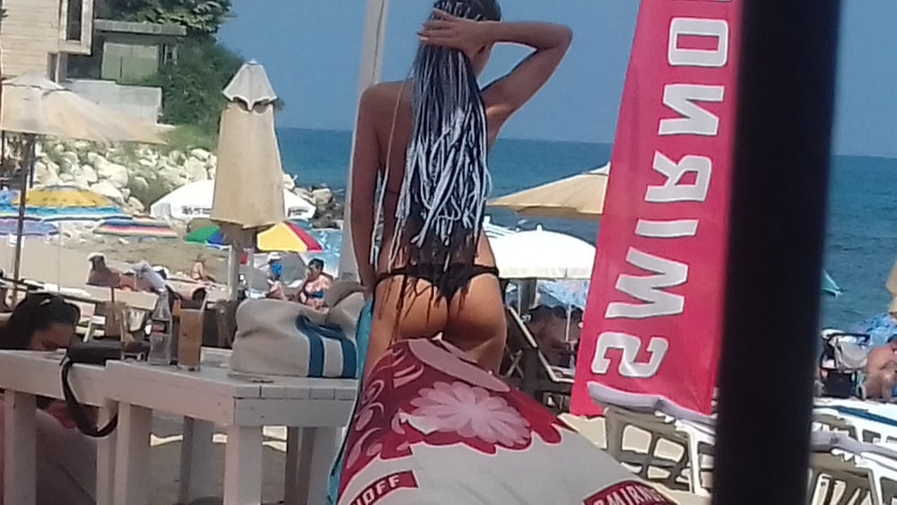 Cagna in spiaggia varna
 #98673792