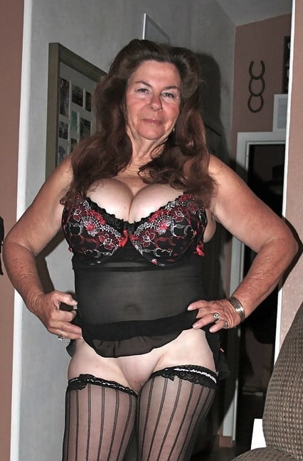 熟女とおばさん 451
 #94747396