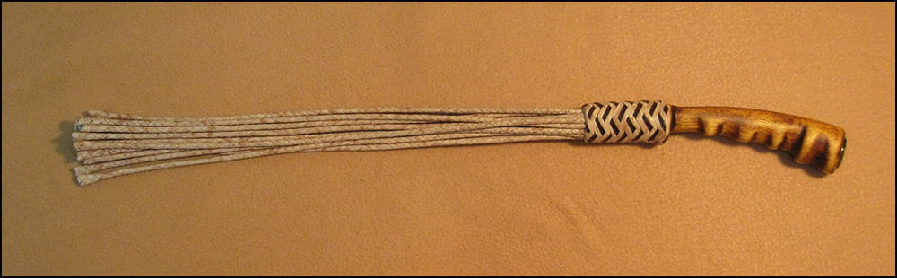 エヴェンキの猫 12尾の革製の編み込み式のフロッガー。
 #92953889