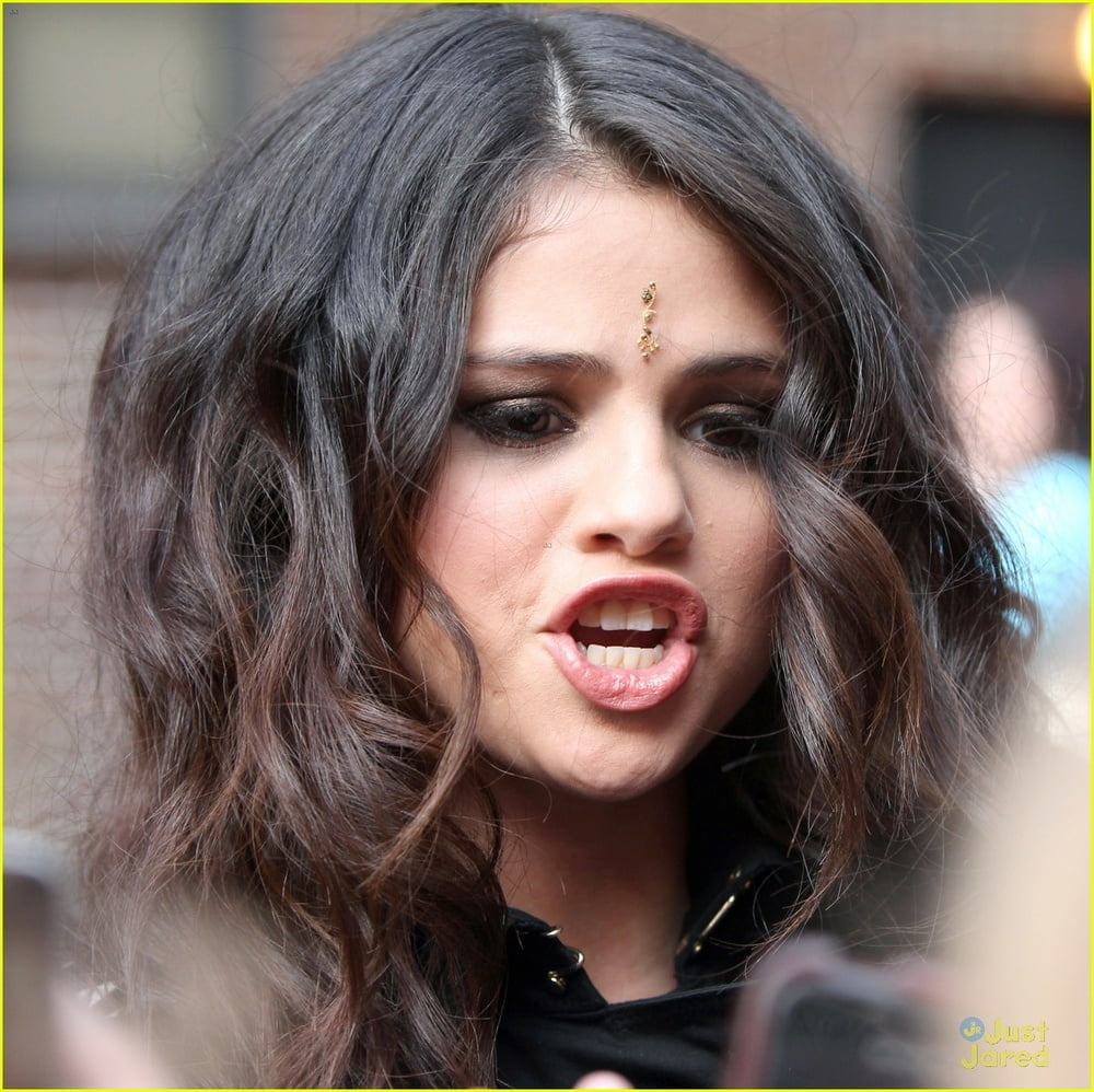Selena Gomez #102135144