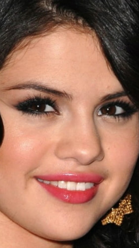 Selena Gomez #102135189