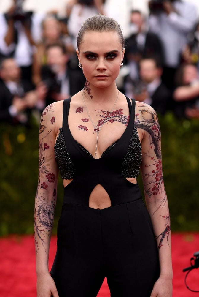 Cara delevingne per il tuo cazzo duro
 #103525631