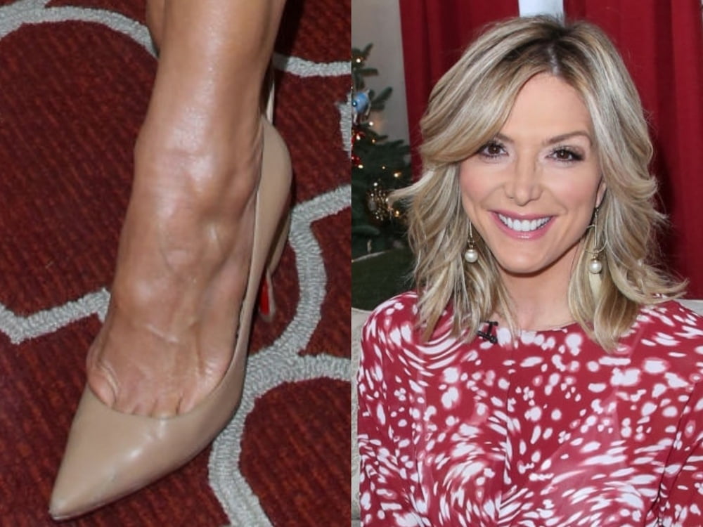 Debbie matenopoulos piernas sexy pies y tacón alto
 #103722061