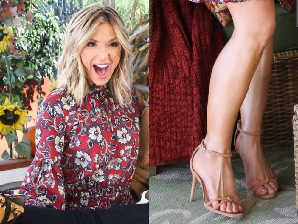 Debbie matenopoulos piernas sexy pies y tacón alto
 #103722081