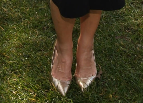 Debbie matenopoulos piernas sexy pies y tacón alto
 #103722150
