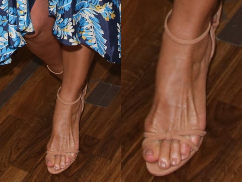 Debbie matenopoulos piernas sexy pies y tacón alto
 #103722191