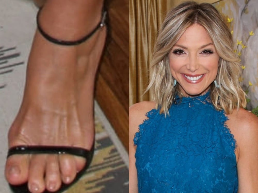 Debbie matenopoulos piernas sexy pies y tacón alto
 #103722194