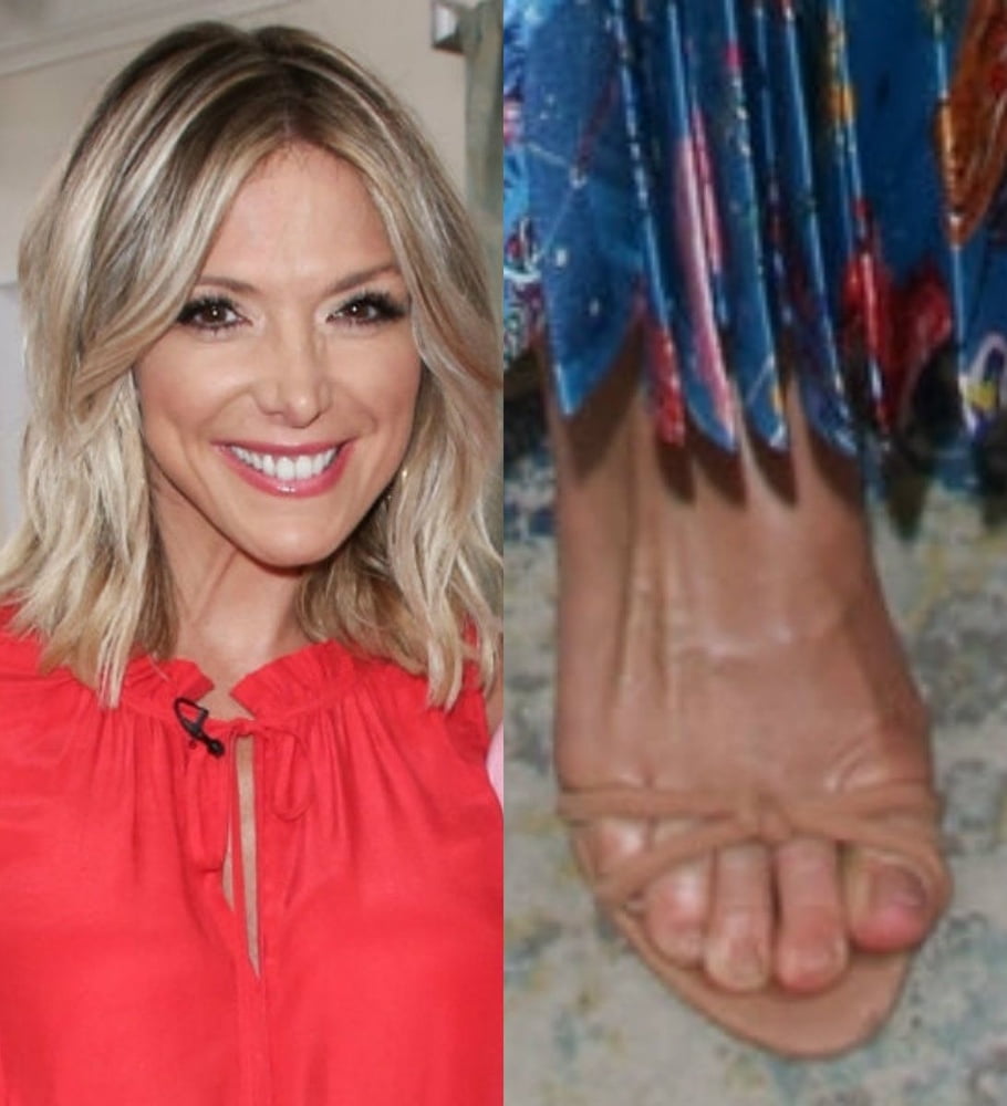 Debbie matenopoulos piernas sexy pies y tacón alto
 #103722270