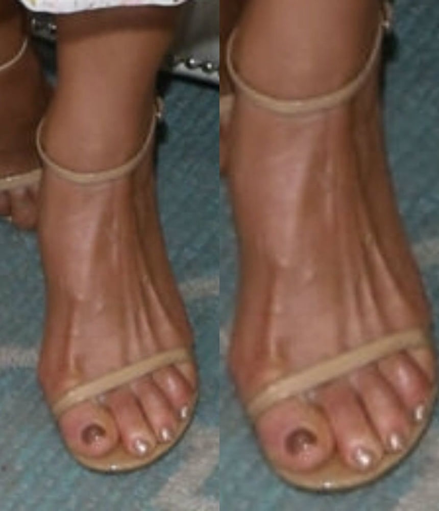 Debbie matenopoulos piernas sexy pies y tacón alto
 #103722271
