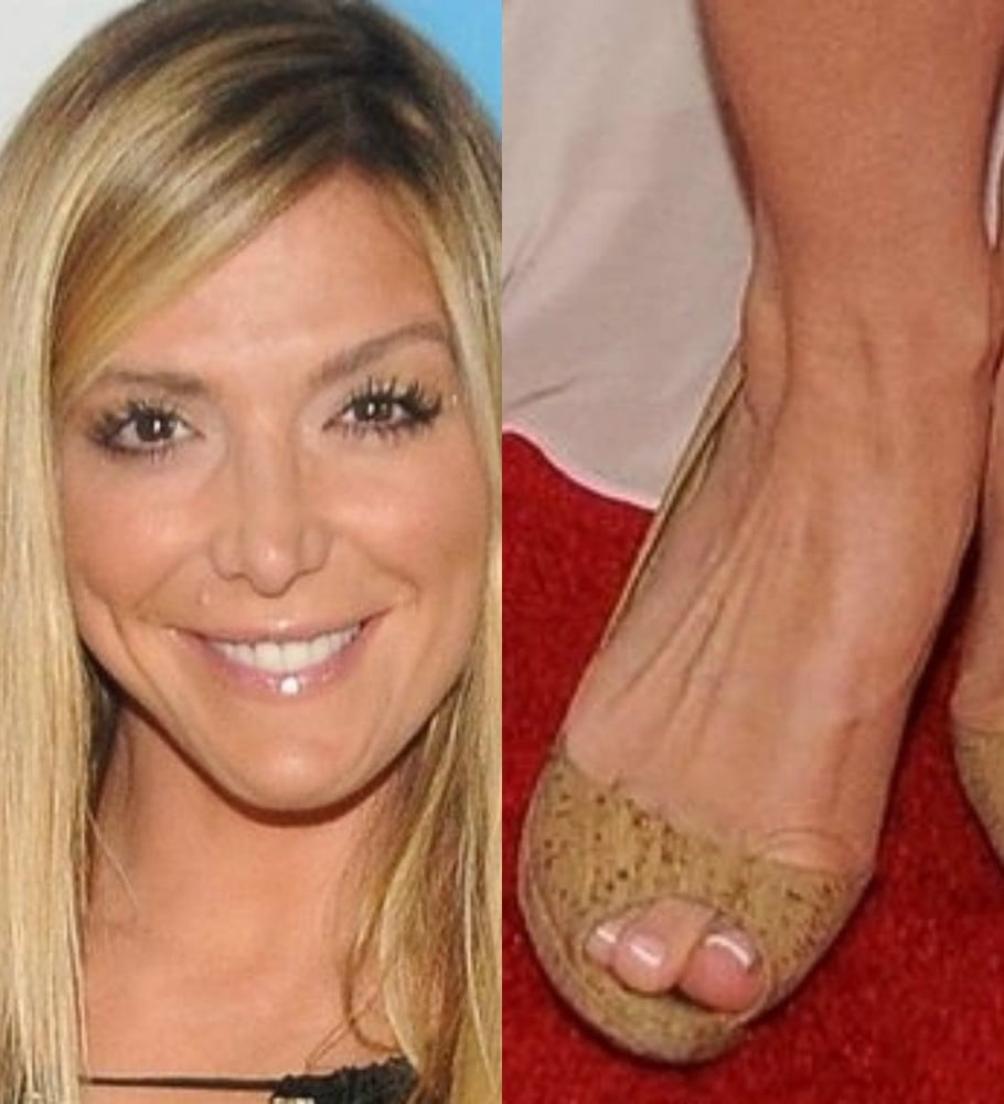 Debbie matenopoulos piernas sexy pies y tacón alto
 #103722312