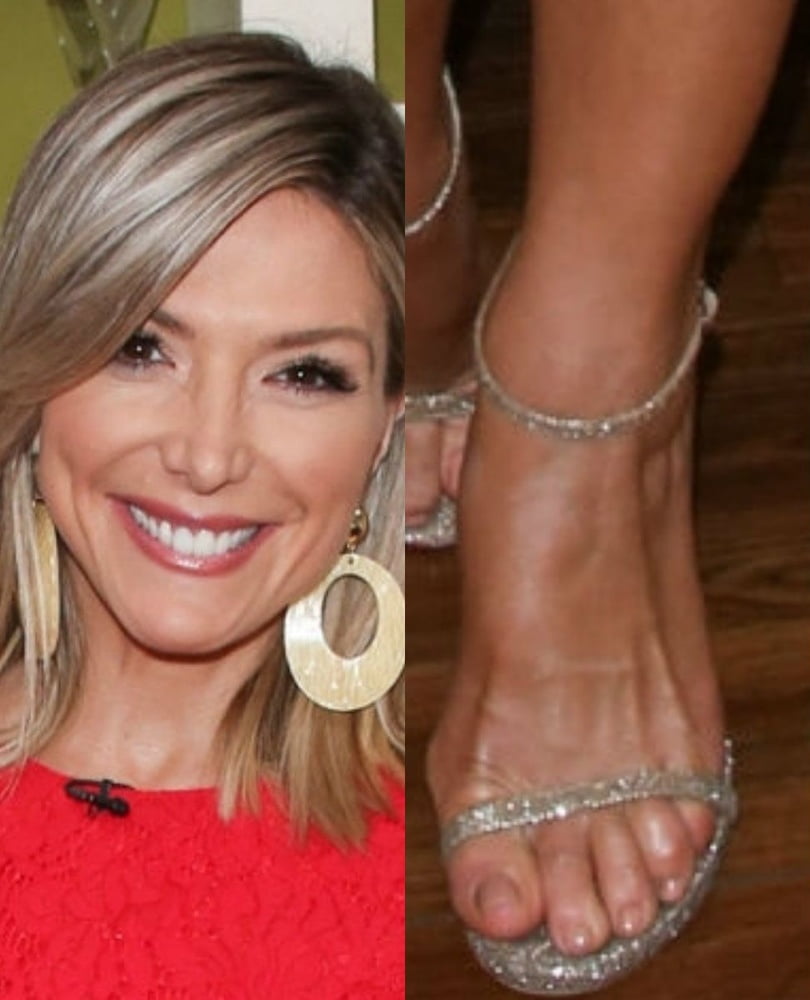 Debbie matenopoulos piernas sexy pies y tacón alto
 #103722347