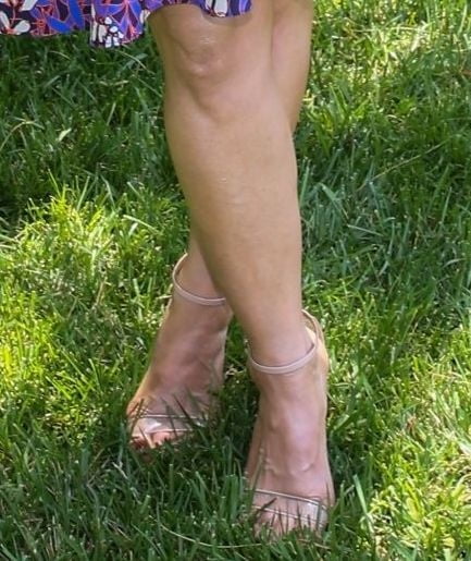 Debbie matenopoulos piernas sexy pies y tacón alto
 #103722357