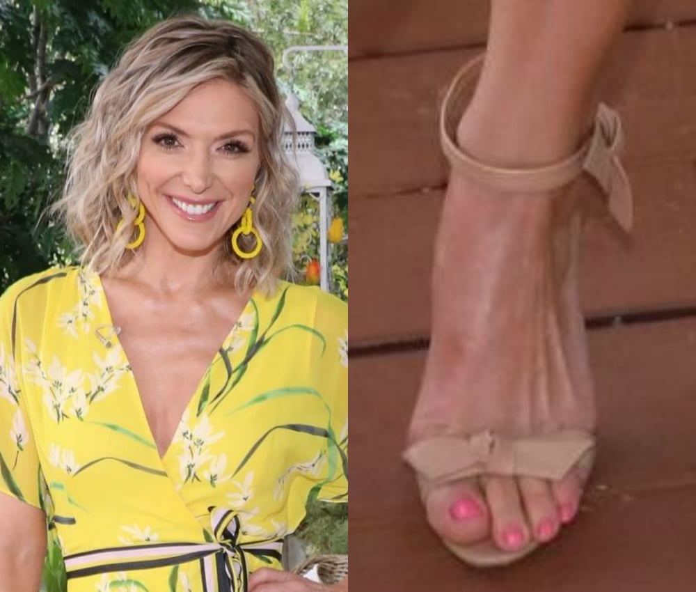 Debbie matenopoulos piernas sexy pies y tacón alto
 #103722451