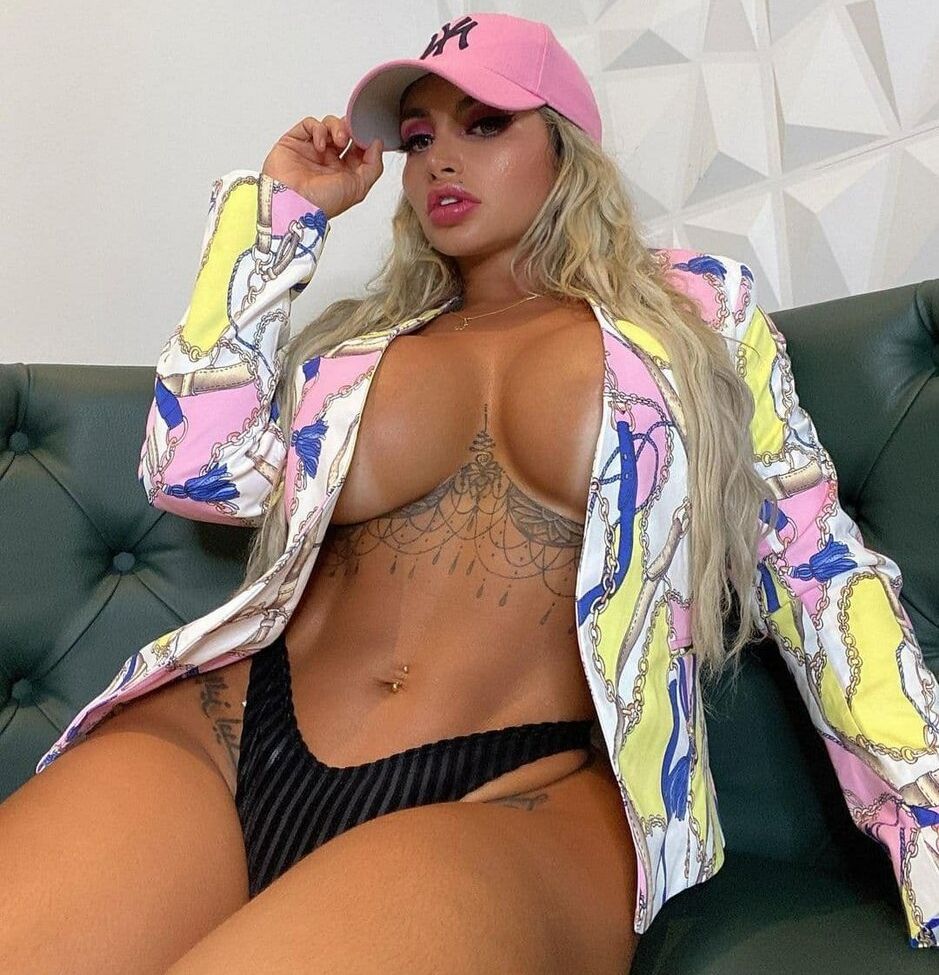Lis Valderrama desnuda #109159893