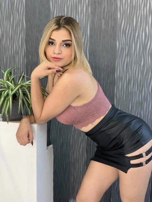 Karely ruiz
 #92086695