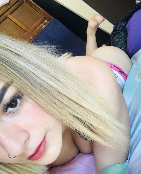 Karely ruiz
 #92086788