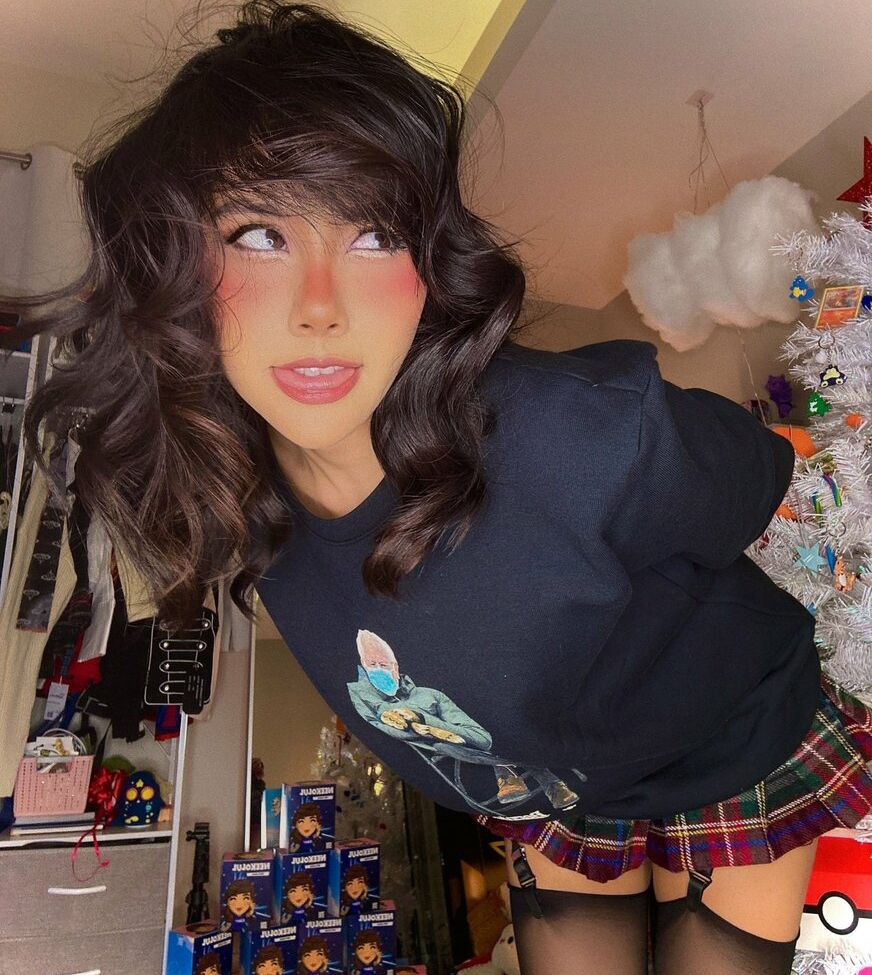 Neekolul desnuda #107866784