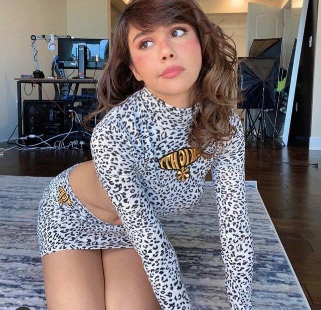 Neekolul desnuda #107866787