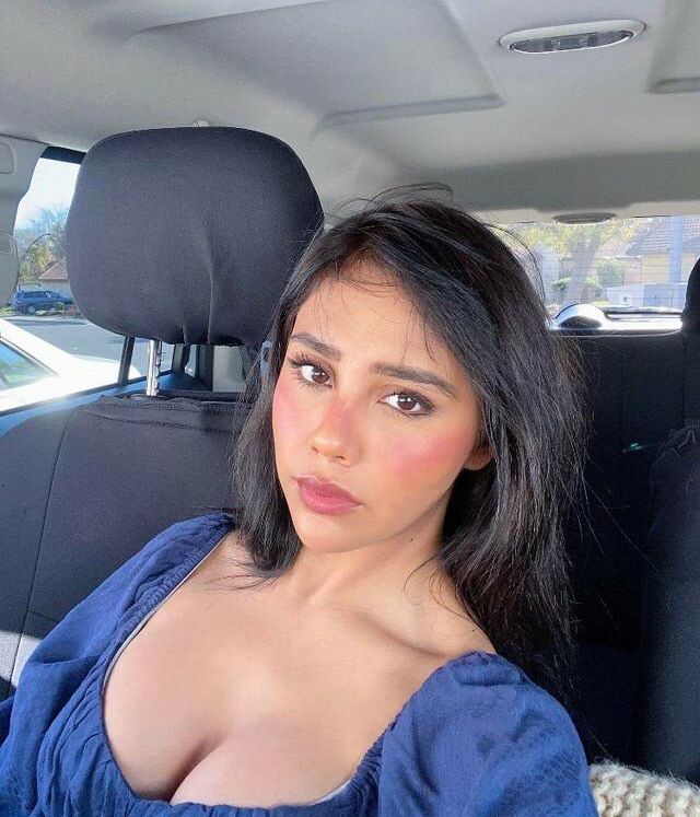 Neekolul desnuda #107866788