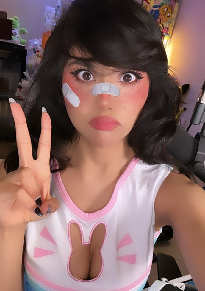 Neekolul desnuda #107866800