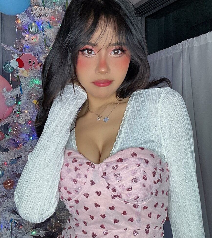 Neekolul desnuda #107866802