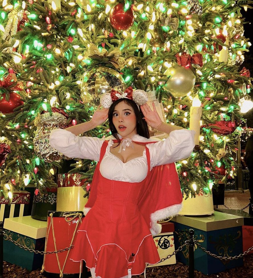 Neekolul desnuda #107866806