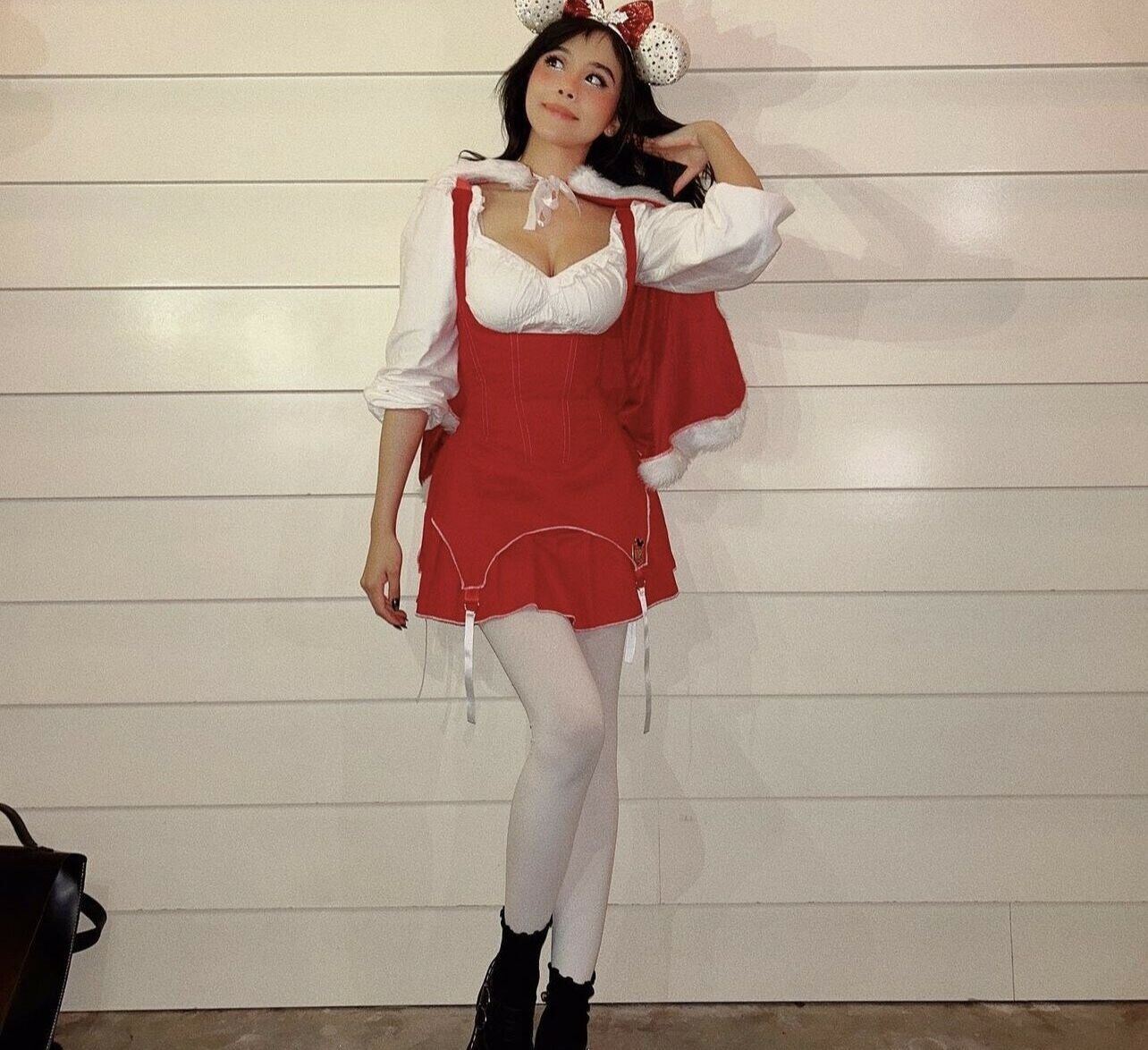 Neekolul desnuda #107866808