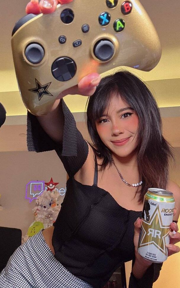 Neekolul desnuda #107866825