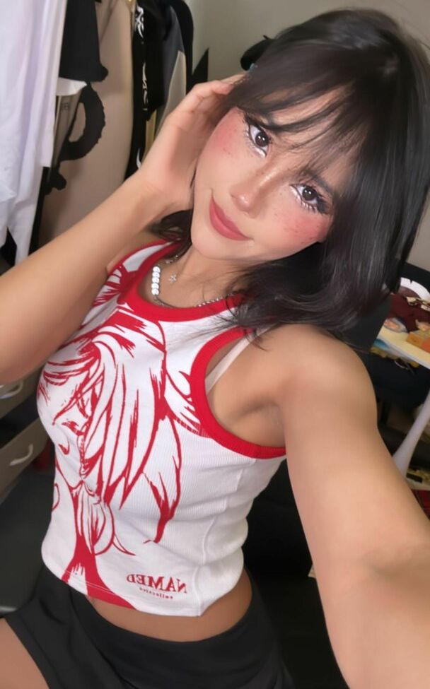 Neekolul desnuda #107866837