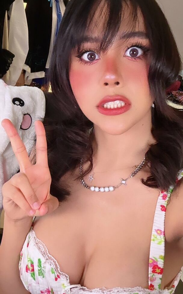 Neekolul desnuda #107866840