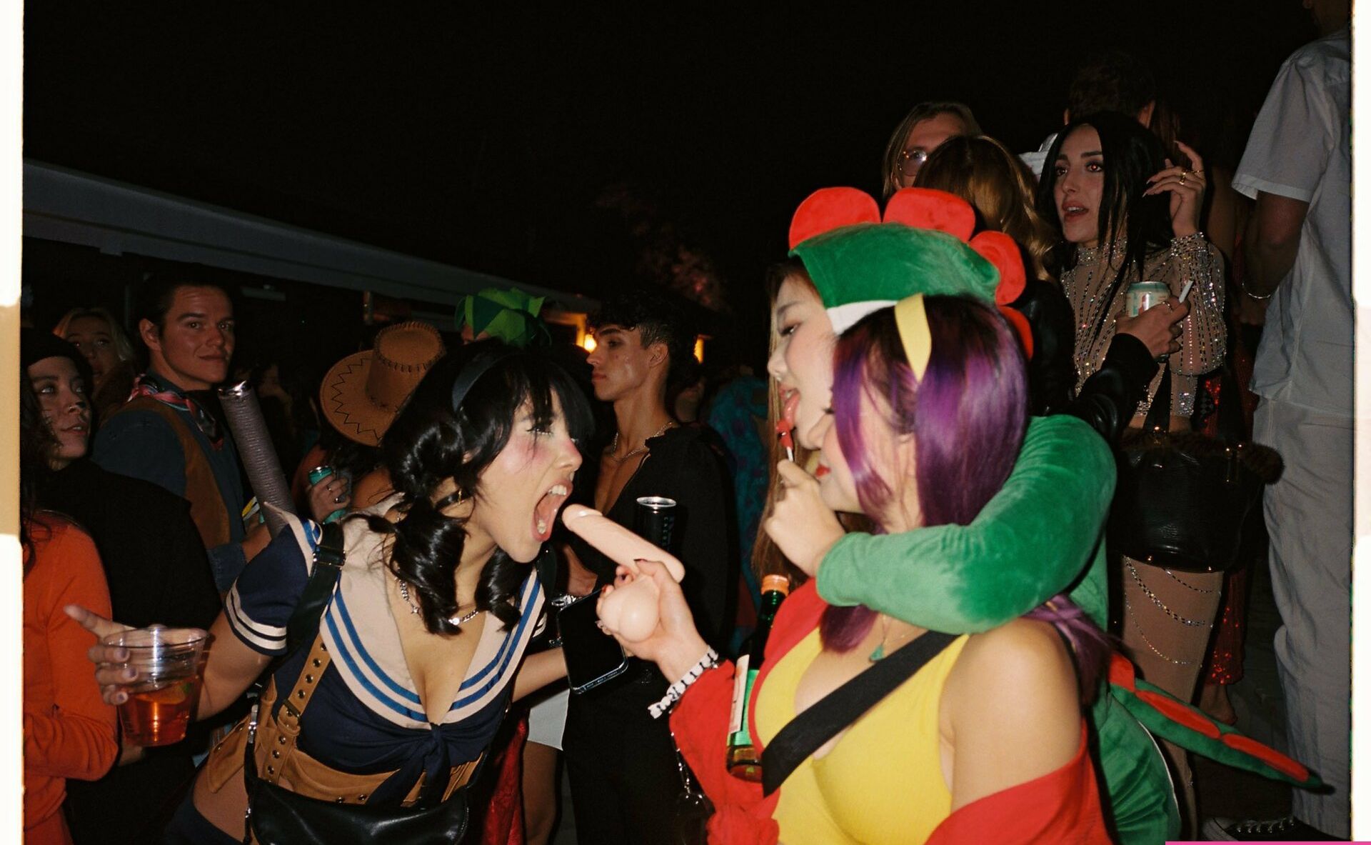 Neekolul desnuda #107866846