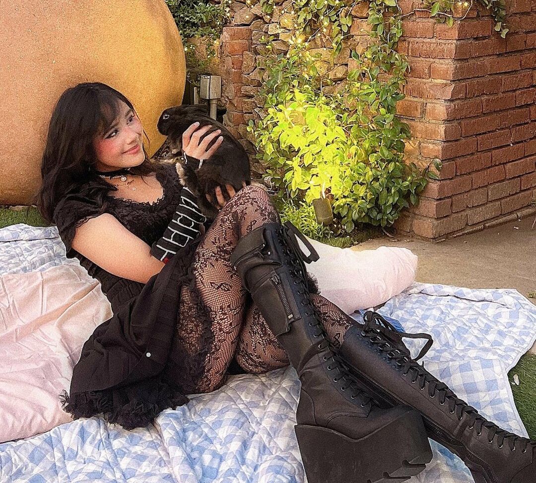 Neekolul desnuda #107866848