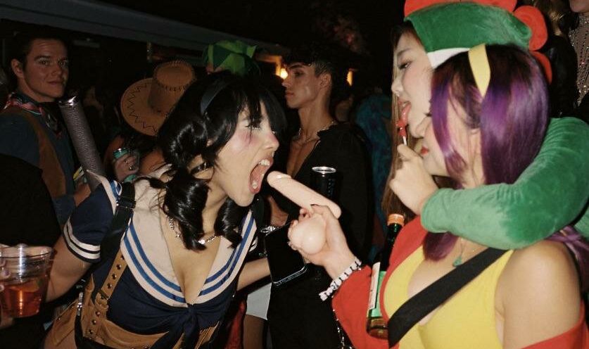 Neekolul desnuda #107866849