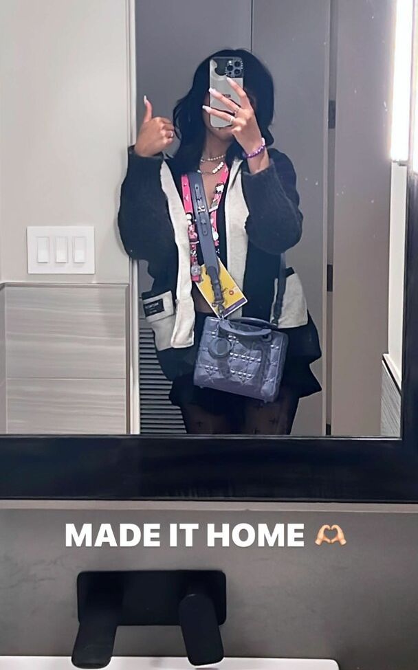 Neekolul desnuda #107866877