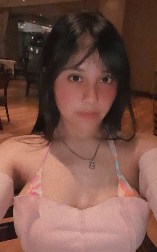 Neekolul desnuda #107866893