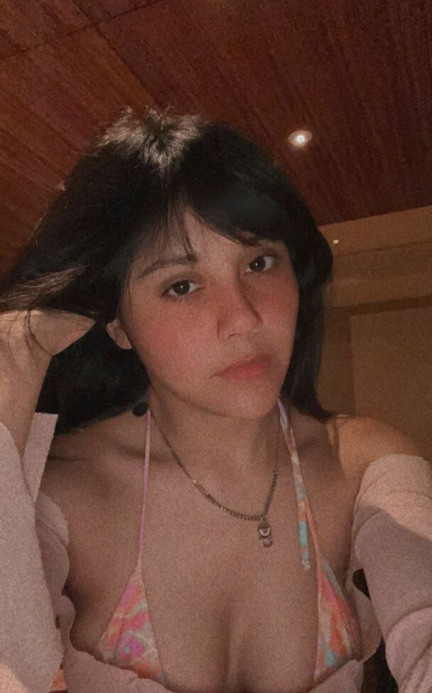 Neekolul desnuda #107866894