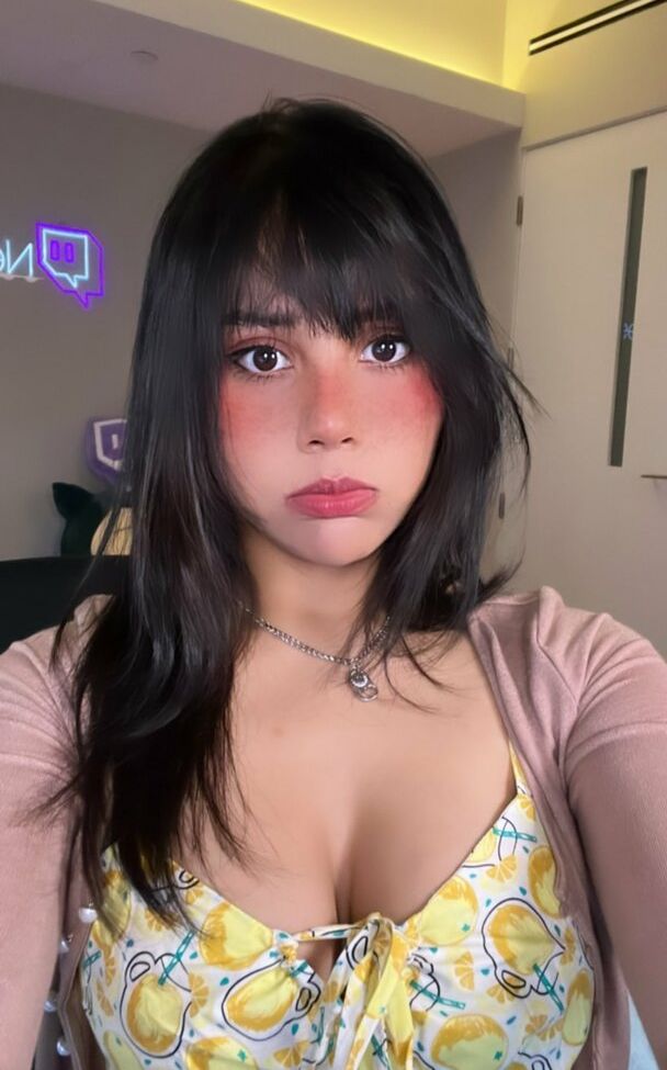 Neekolul desnuda #107866901