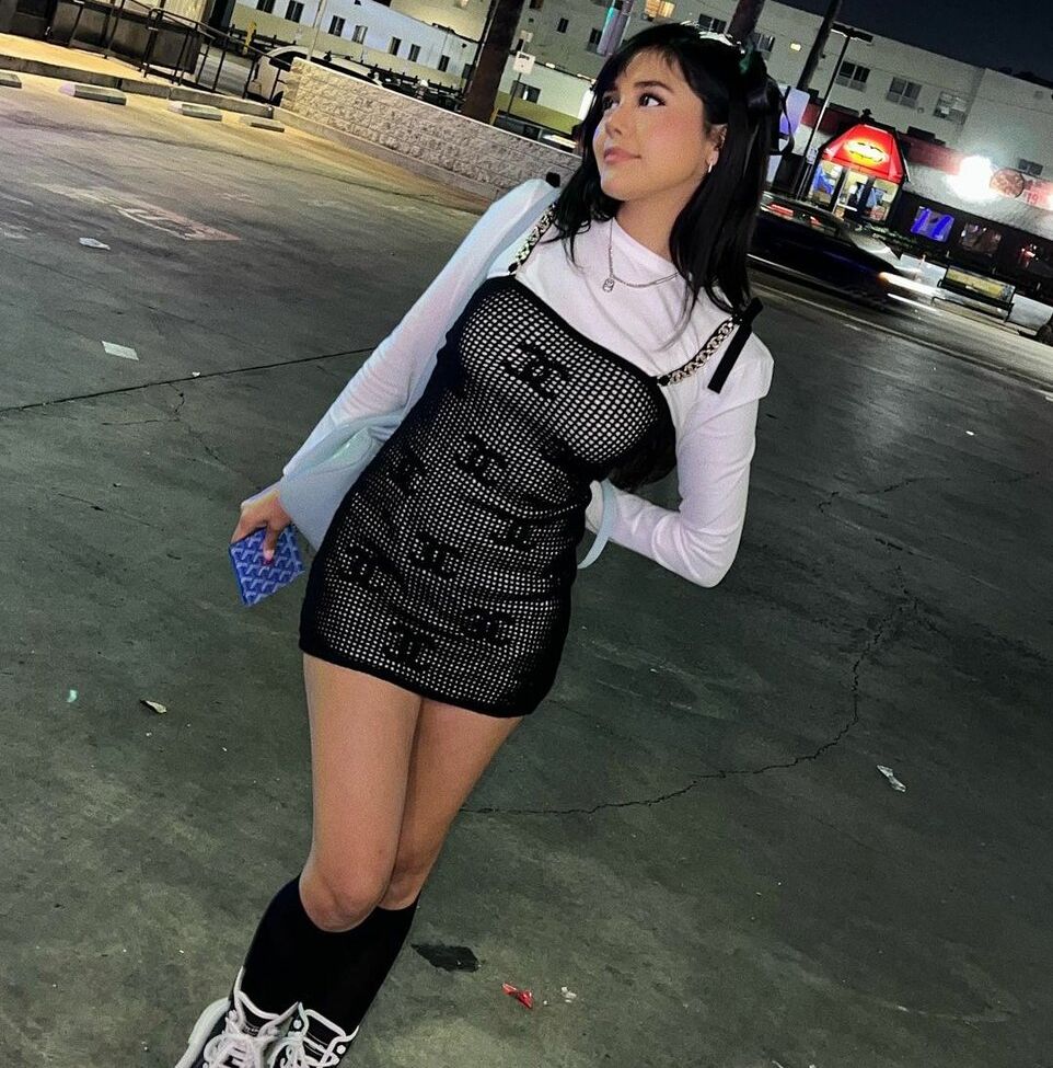 Neekolul desnuda #107866906