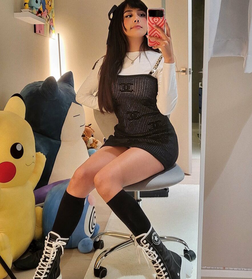 Neekolul desnuda #107866909