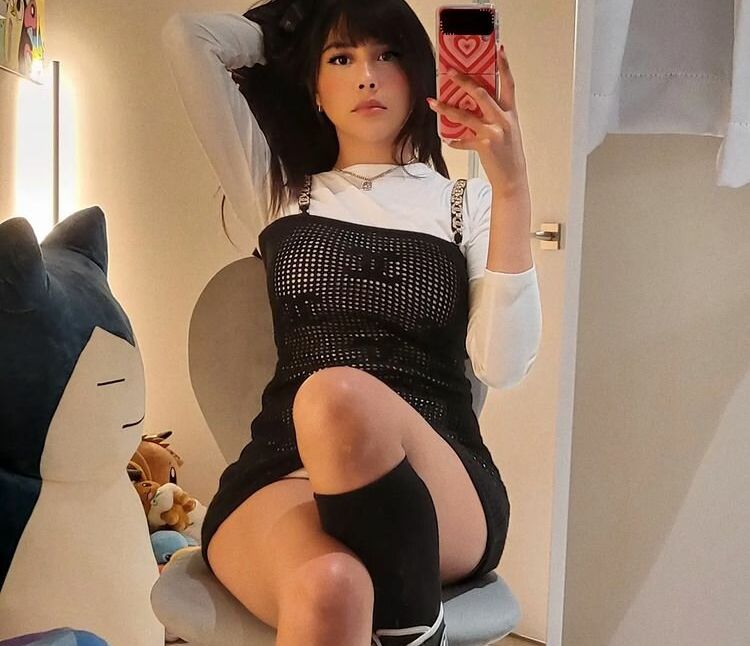 Neekolul desnuda #107866911