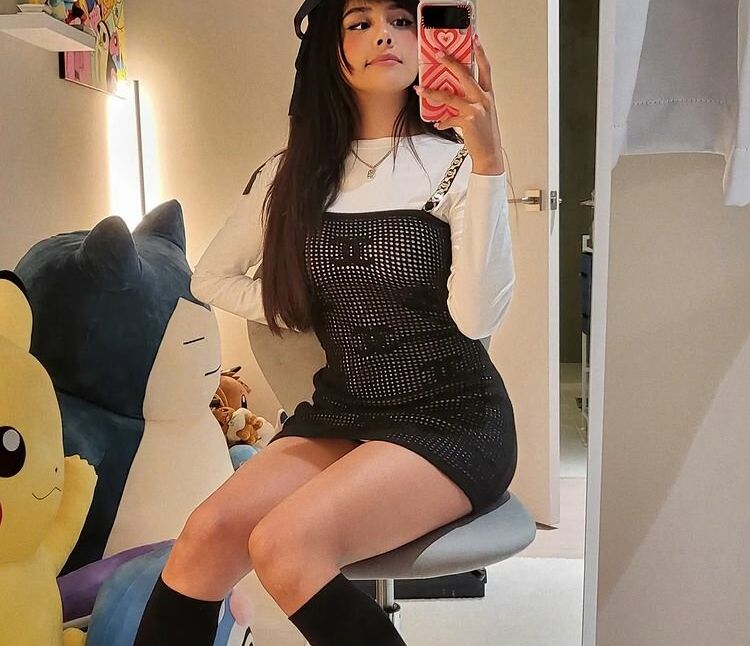 Neekolul desnuda #107866912