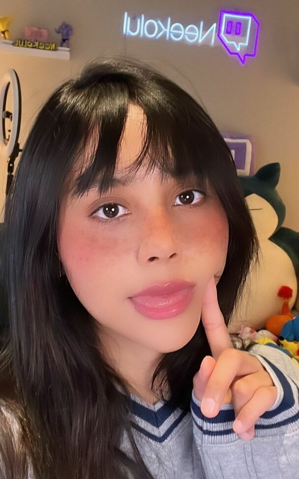 Neekolul desnuda #107866915