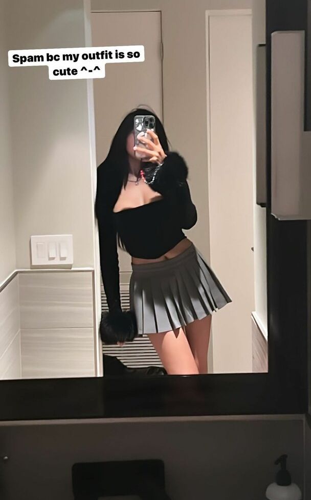 Neekolul desnuda #107866917