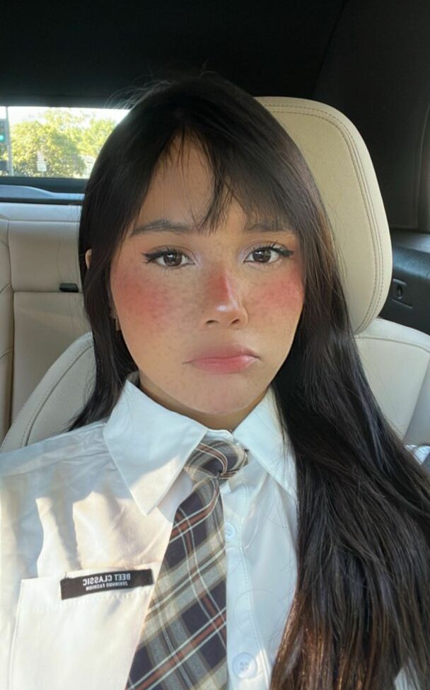 Neekolul desnuda #107866925