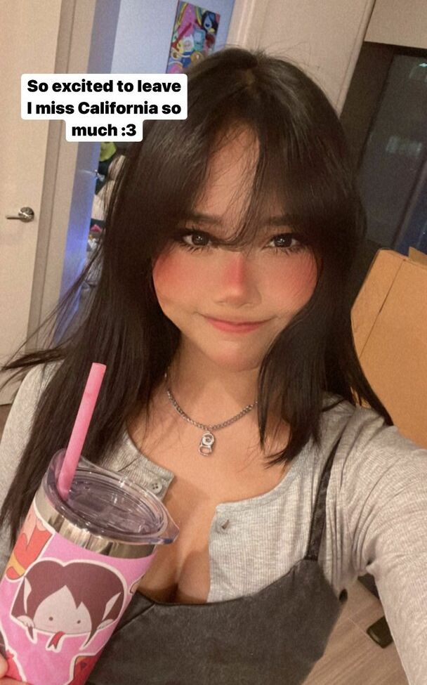 Neekolul desnuda #107866935